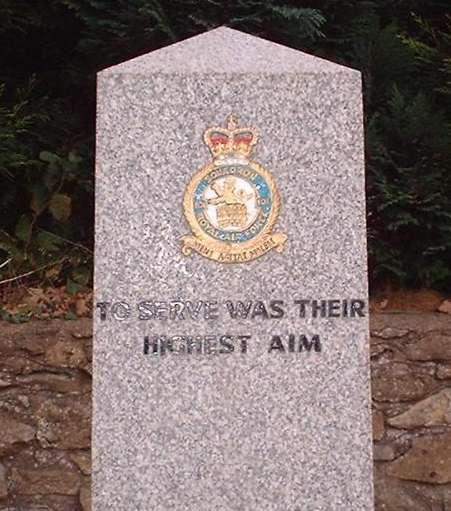 "This memorial is dedicated to the aircrews of 101 Squadron Bomber Command who failed to return from operational sorties in the First and Second World Wars. From 1945 - 1945 the Squadron was based at ludford Magna where they made many friends. A Roll of Honour is kept in the village church."