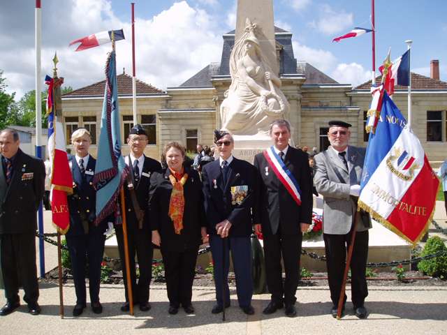 French and British party members in Ambares