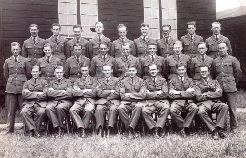 ETS Course 174B at RAFC Cranwell, pictured in Jun 1940.
